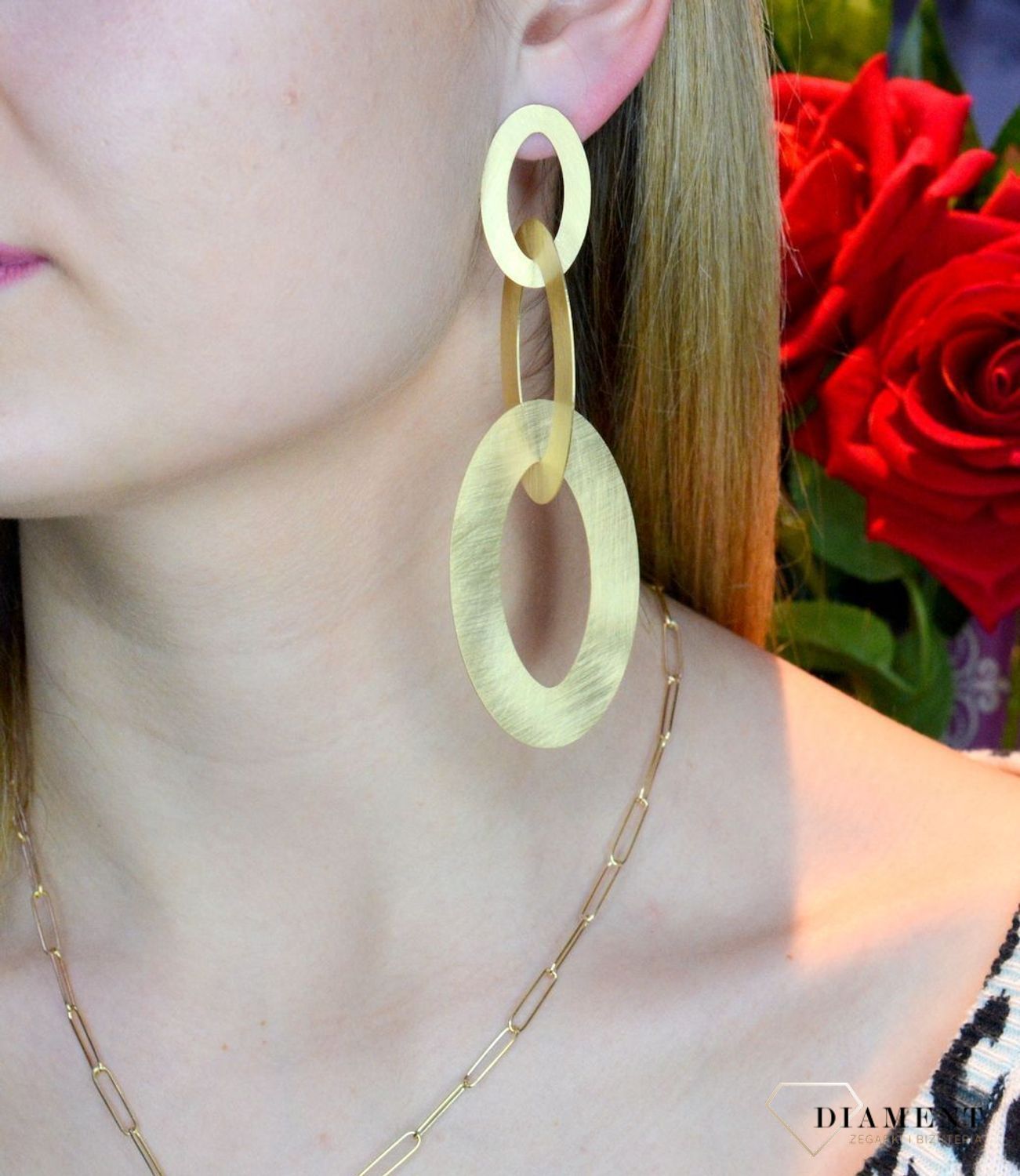 Srebrne kolczyki duże owalne w pozłoceniu OR AQ H0460304. Idealny pomysł na prezent. Kolczyki wykonane z najwyższej jakości srebra próby 925. Idealne kolczyki na uroczystość. Długość całkowita 11 cm..jpg